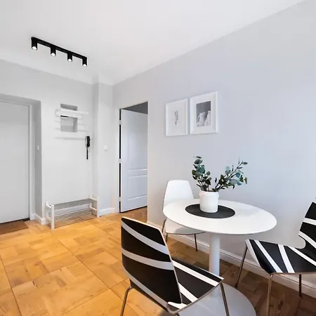 Апартаменты Metro Ratusz Arsenal Designer By Bookinghost *