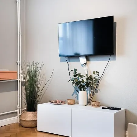 Metro Ratusz Arsenal Designer By Bookinghost