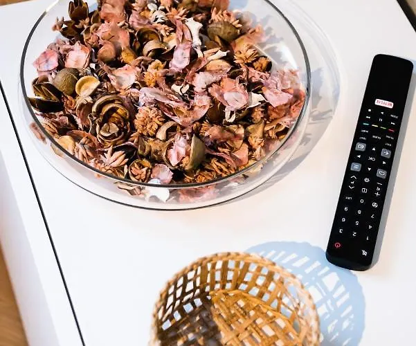 Metro Ratusz Arsenal Designer By Bookinghost شقة *