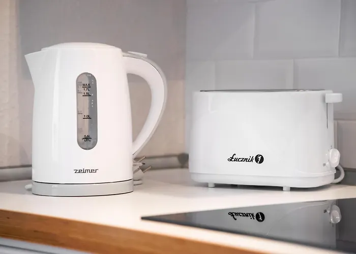 Metro Ratusz Arsenal Designer By Bookinghost