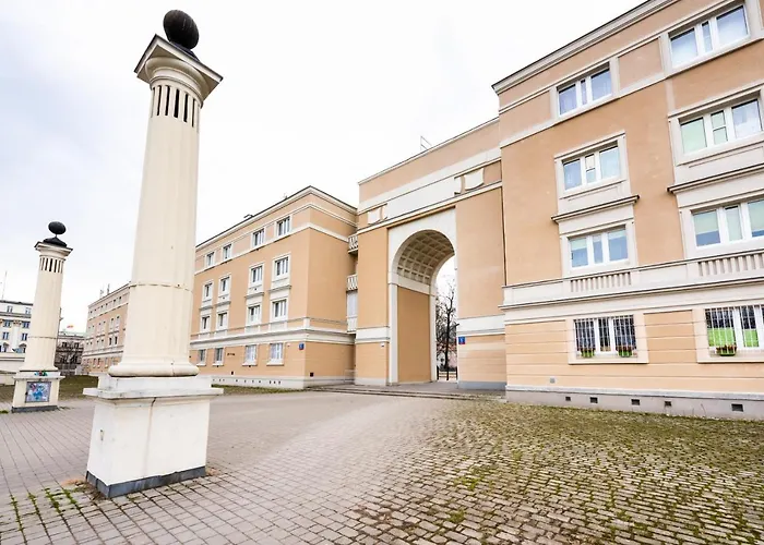 Metro Ratusz Arsenal Designer By Bookinghost شقة