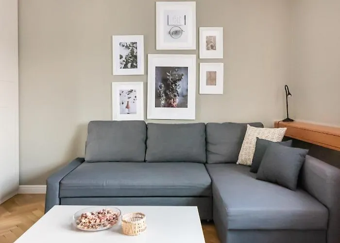 Metro Ratusz Arsenal Designer By Bookinghost شقة