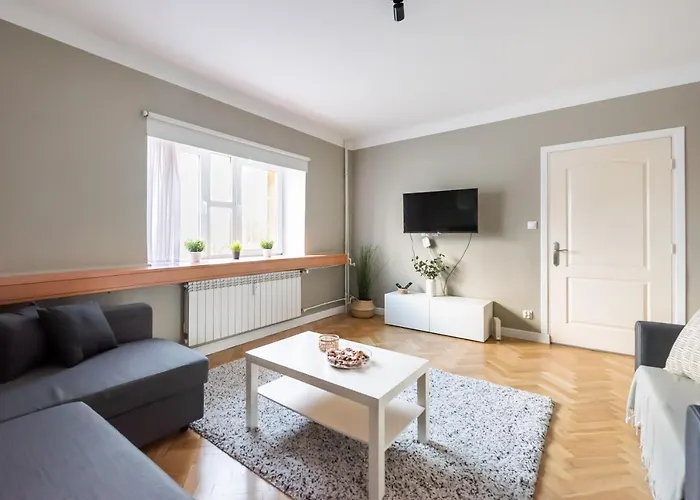 Metro Ratusz Arsenal Designer By Bookinghost * وارسو