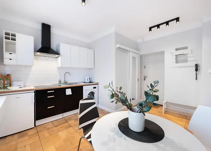 Metro Ratusz Arsenal Designer By Bookinghost شقة وارسو